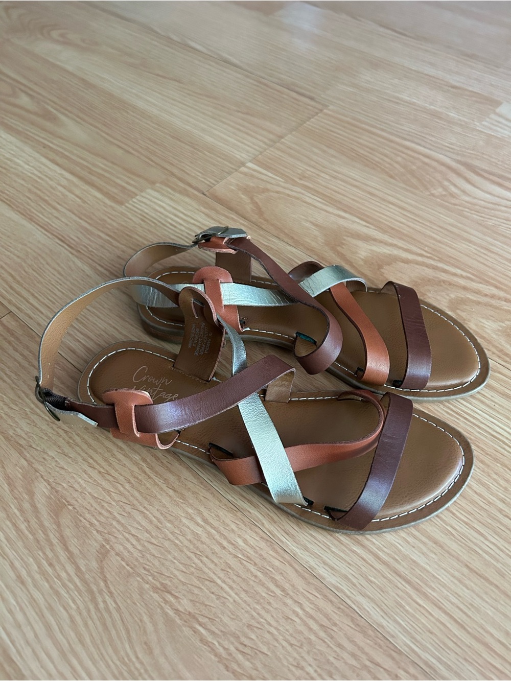 Crown Vintage Brown Faux Leather Strap Sandals Size 7